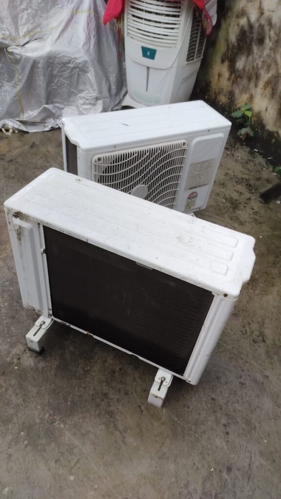 AC uninstalled for shifting at BEG Centre, Roorkee Cantt, photo from a Sanchit Enterprises visit